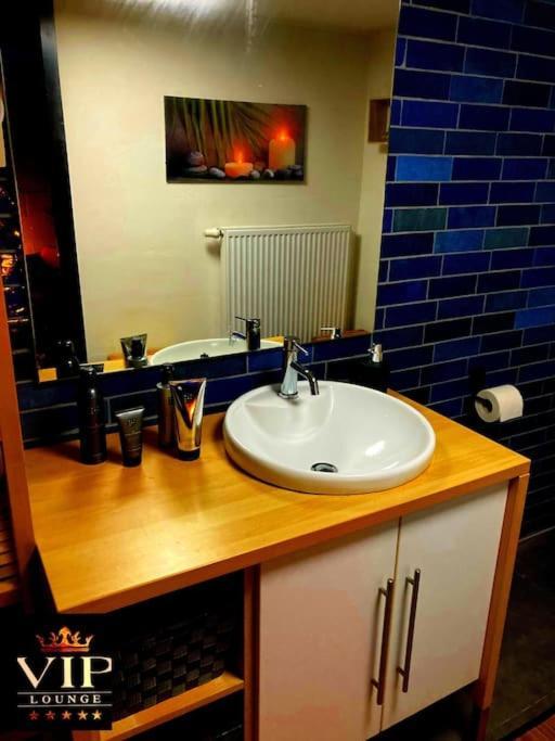 Vip Lounge Appartement Avec Jacuzzi Et Jardin Andenne エクステリア 写真