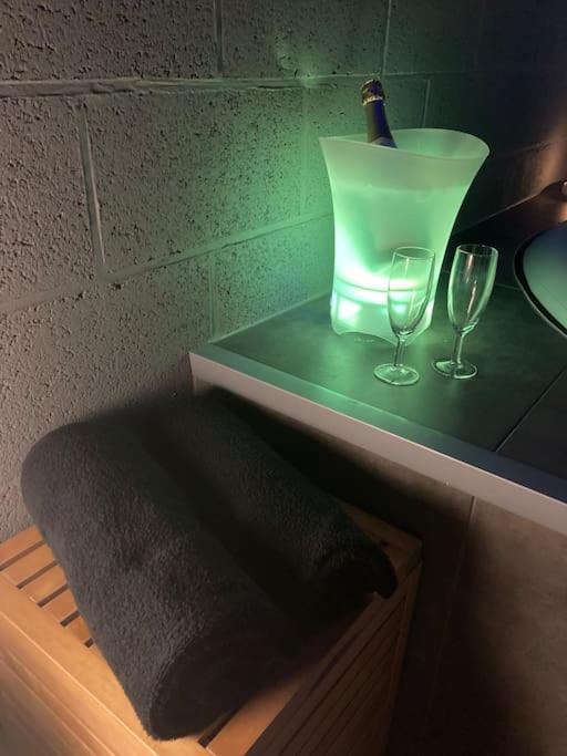 Vip Lounge Appartement Avec Jacuzzi Et Jardin Andenne エクステリア 写真