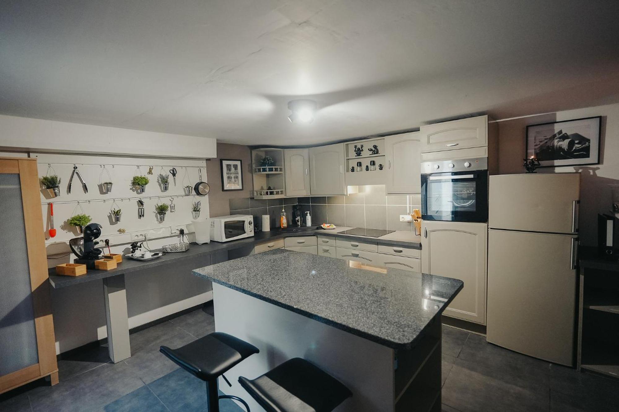 Vip Lounge Appartement Avec Jacuzzi Et Jardin Andenne エクステリア 写真